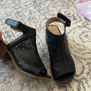 Little girls Nine West shoes with little heel